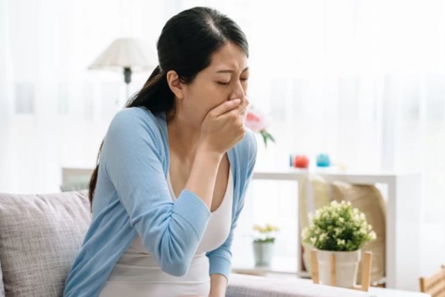 Mẹo giúp mẹ bầu giảm bớt khó chịu do ốm nghén trong 3 tháng đầu thai kỳ